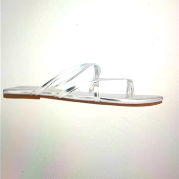 Women New Toe Ring Flat Sandals by Nine West. - Picture 2 of 6